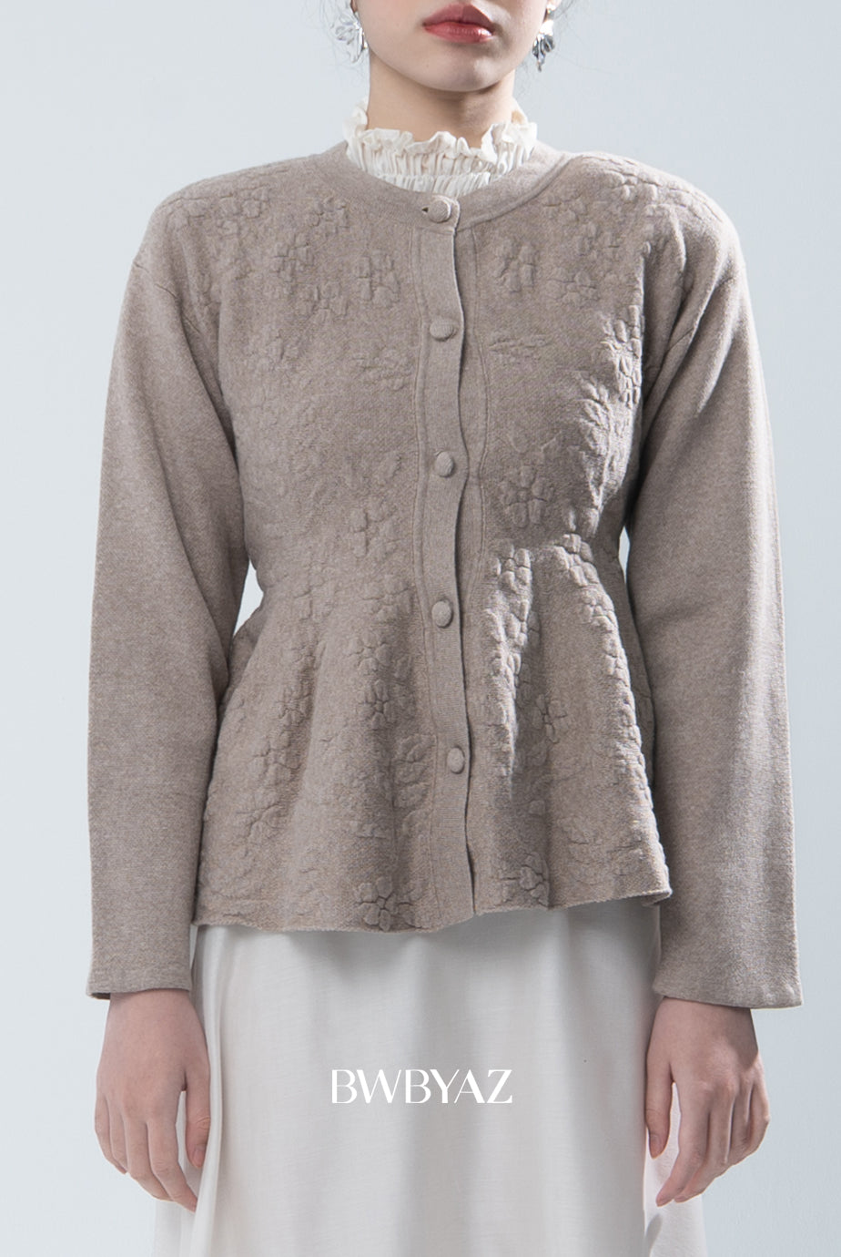 Light brown textured knit cardigan worn by a person on a light gray background, with 'BWBYAZ' branding.