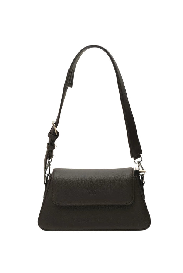 Dark brown woman's handbag by Prior with a strap on a white background.
Tas tangan wanita berwarna coklat gelap buatan Prior dengan tali di latar belakang putih