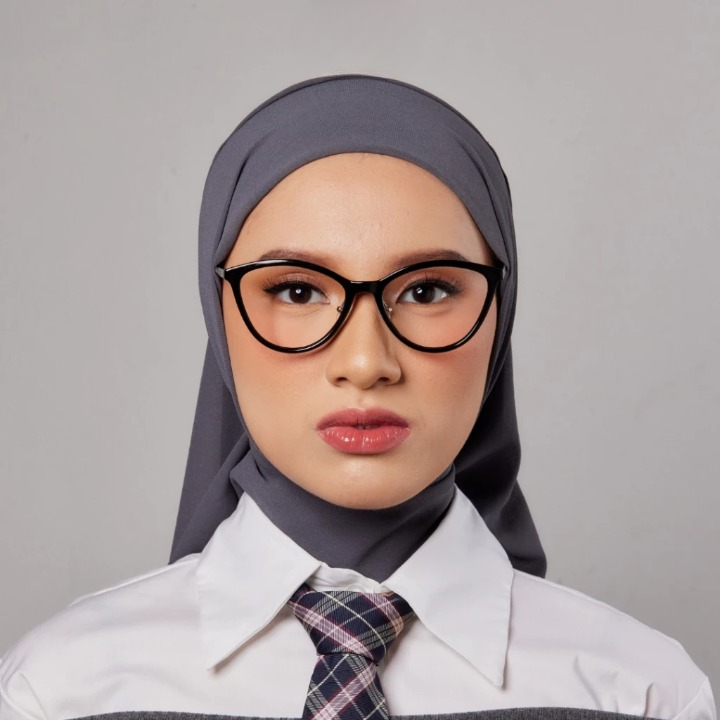 A person wearing a grey hijab and round full-spec glasses with black frames from HSF Eyewear.