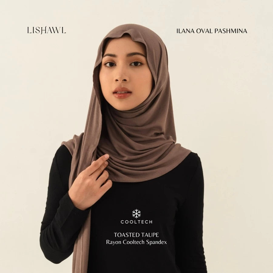 Woman wearing a brown Lishawl Ilana Oval Pashmina by BWBYAZ on a beige background