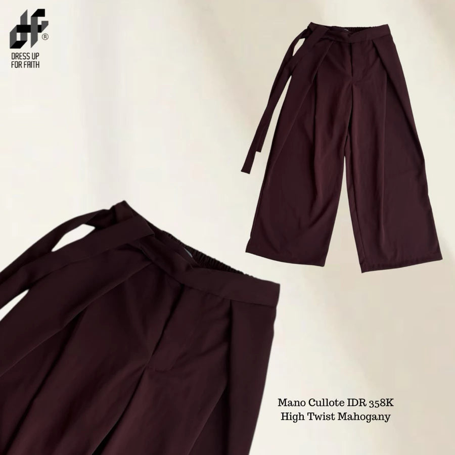 Brown wide-leg culotte pants with a belt on a light beige background, featuring the brand 'Dress Up For Faith'.

Celana kulot lebar berwarna cokelat dengan ikat pinggang pada latar belakang krem muda, menampilkan merek ‘Dress Up For Faith’.
