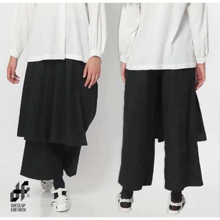 Two people wearing white tops and black cullotes pants on a white background with 'Dress Up For Faith' logo.

Dua orang mengenakan atasan putih dan celana kulot hitam di latar belakang putih dengan logo ‘Dress Up For Faith’.