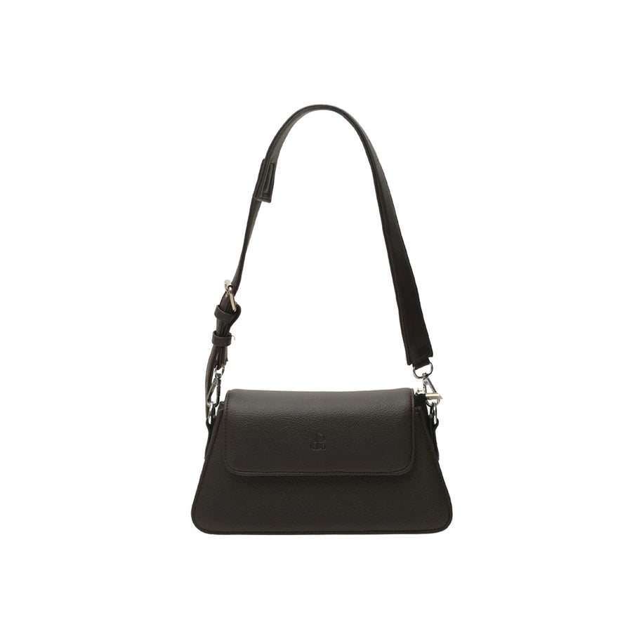 Dark brown woman's handbag by Prior with a strap on a white background.

Tas tangan wanita berwarna coklat gelap buatan Prior dengan tali di latar belakang putih