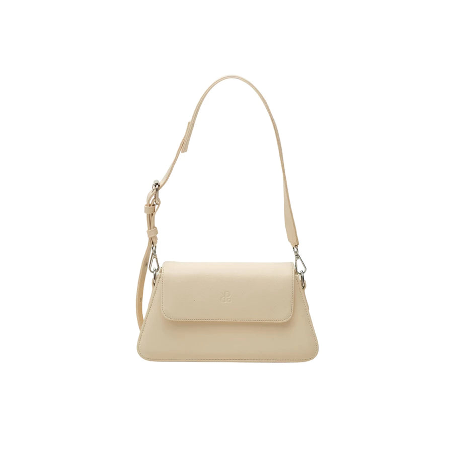 Ivory woman's handbag by Prior with a strap on a white background.

Tas tangan wanita berwarna gading dari Prior dengan tali pada latar belakang putih.